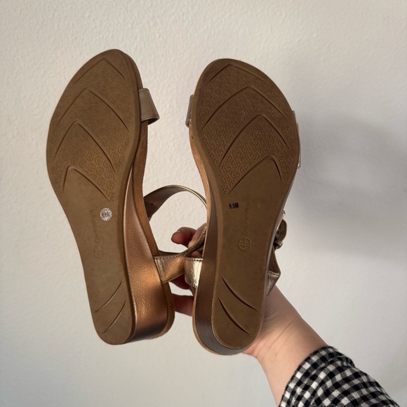 Giani Bernini Bryana Open-Toe Sandals Gold Memory Foam Wedge Metallic Size 9.5 - Picture 8 of 11